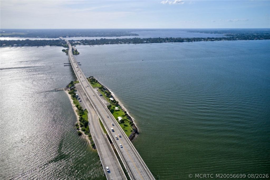 529 NE Plantation Road, Unit 407, Stuart, FL 34996 Photo