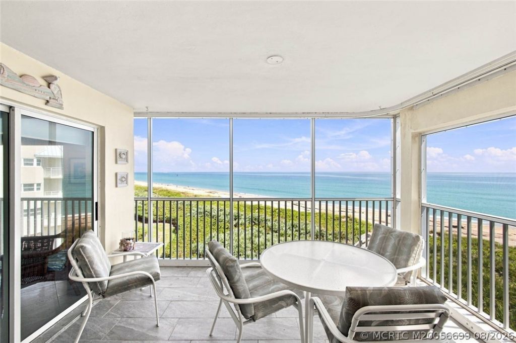 529 NE Plantation Road, Unit 407, Stuart, FL 34996 Photo
