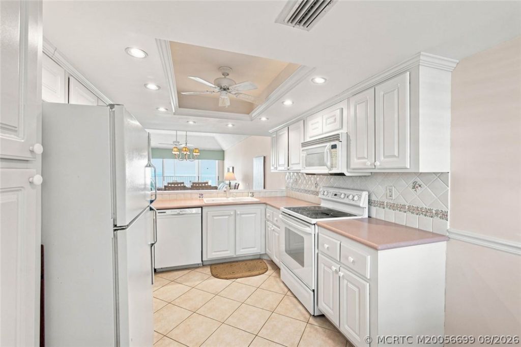 529 NE Plantation Road, Unit 407, Stuart, FL 34996 Photo
