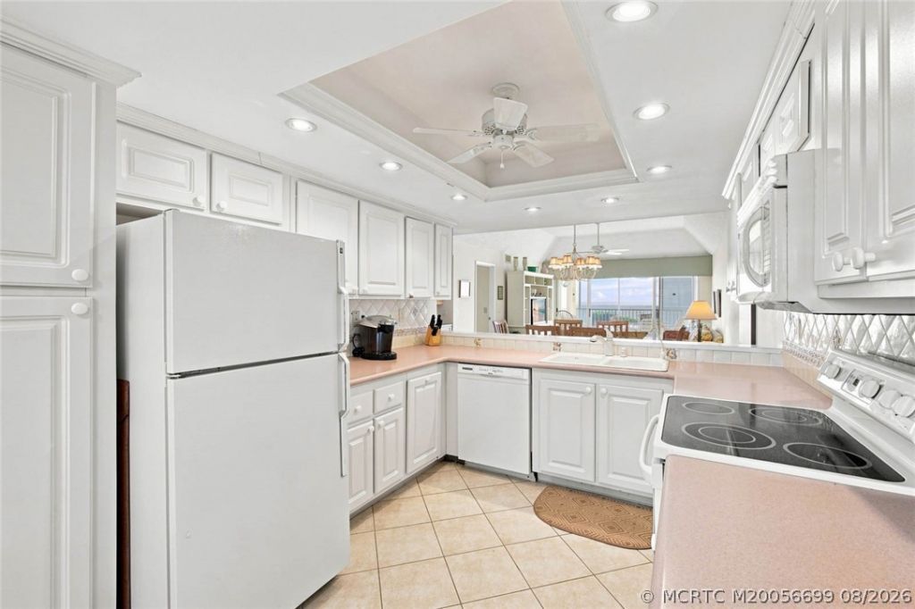 529 NE Plantation Road, Unit 407, Stuart, FL 34996 Photo