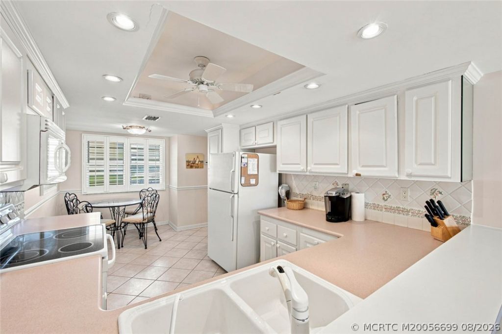 529 NE Plantation Road, Unit 407, Stuart, FL 34996 Photo