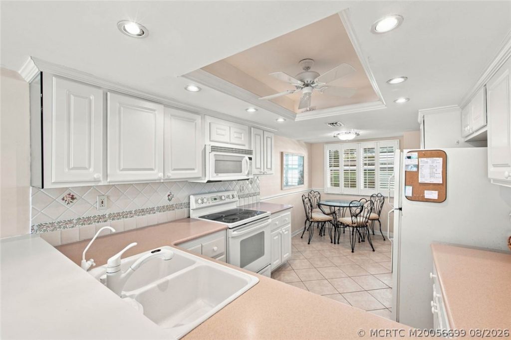 529 NE Plantation Road, Unit 407, Stuart, FL 34996 Photo