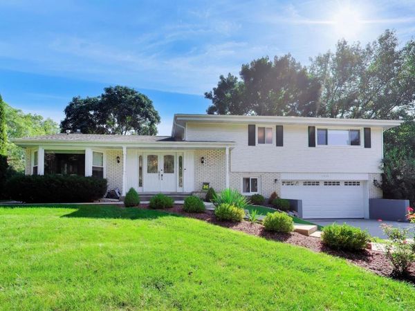 1939 Clover Road , Northbrook, IL 60062