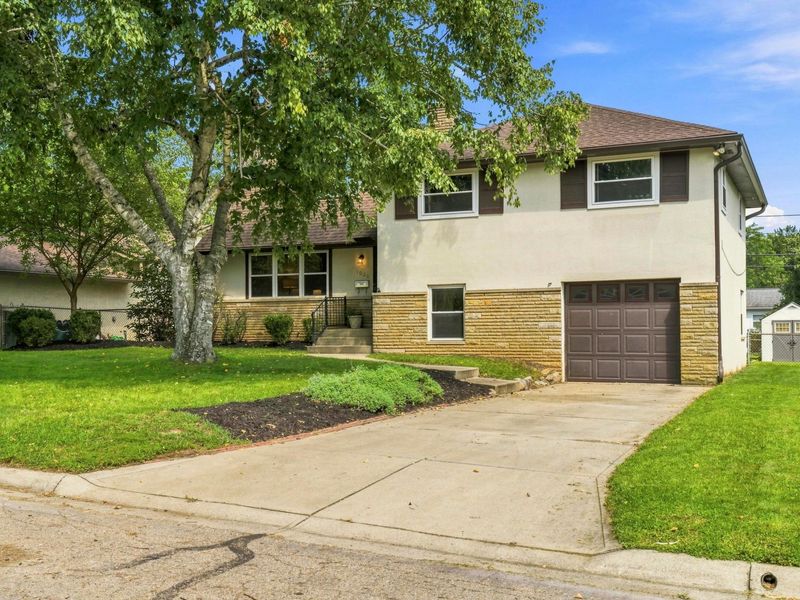 1026 Havendale Drive, Columbus, OH 43220 Photo 4