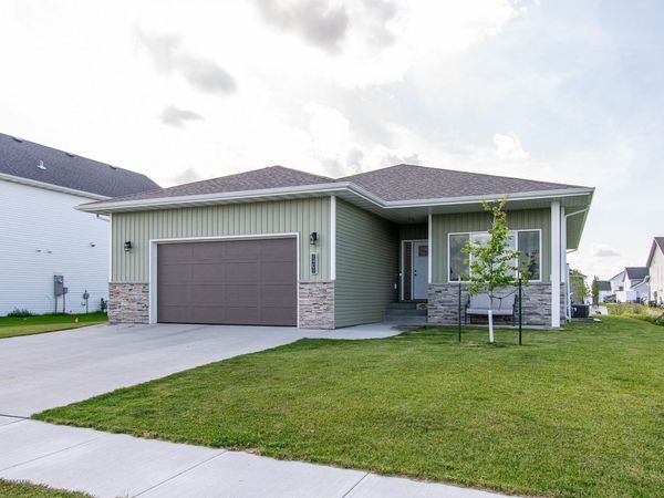 7401 27th Street S, Fargo, ND 58104