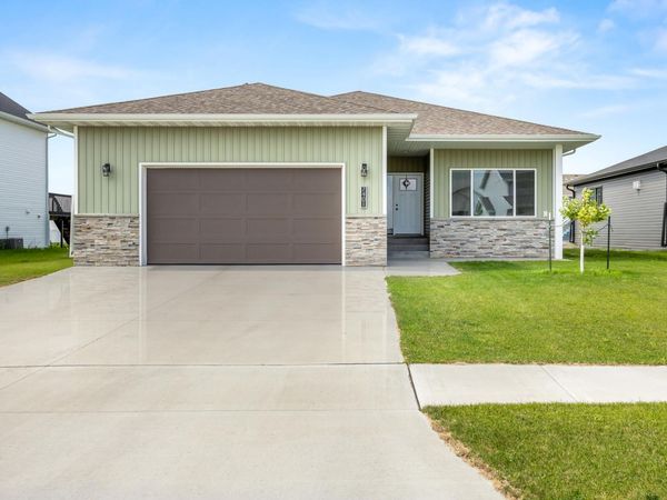 7401 27th Street S, Fargo, ND 58104