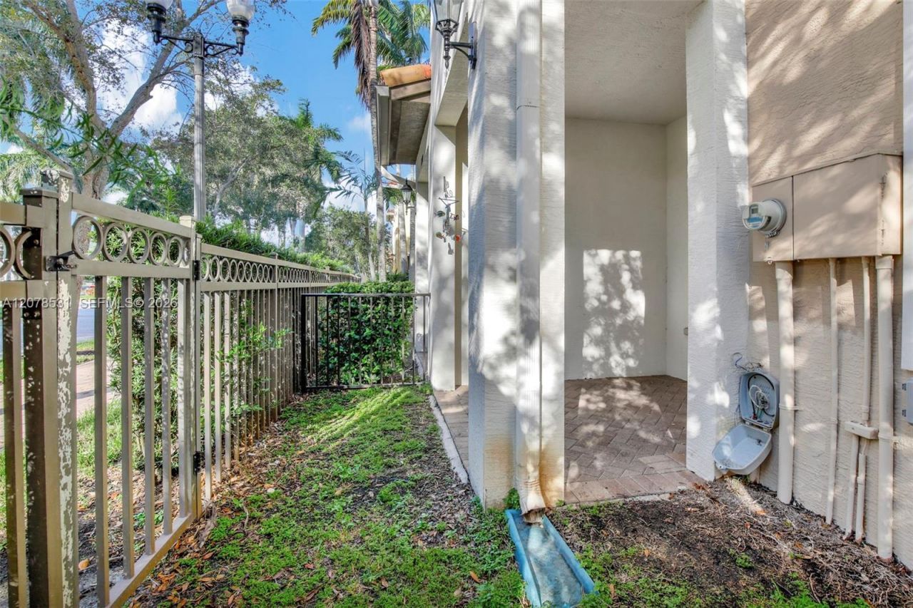 12430 NW 32nd Mnr , Sunrise, FL 33323 Photo
