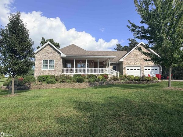 2301 Walton Lake Drive, Fairfield, IA 52556