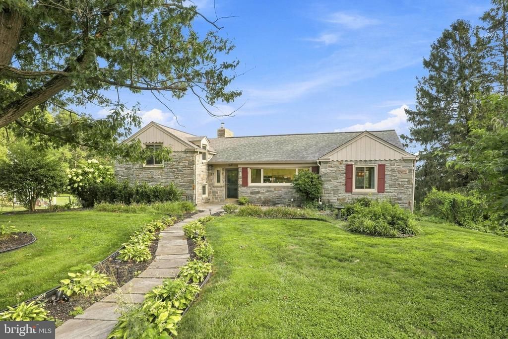 260 BLOSSOM HILL DRIVE , LANCASTER, PA 17601
