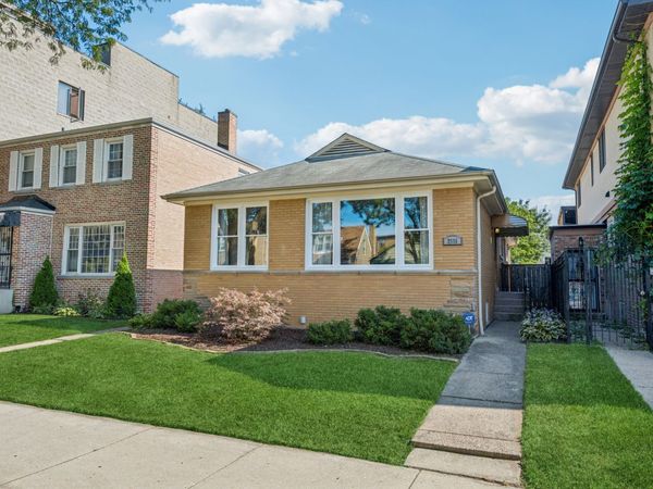 2551 W Balmoral Avenue , Chicago, IL 60625