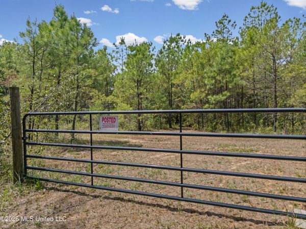 Brownlee Road, Sarah, MS 38665
