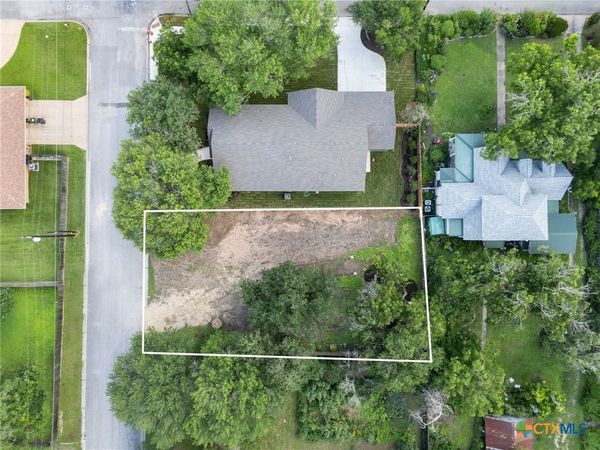 610 Cibilo Street , Lockhart, TX 78644