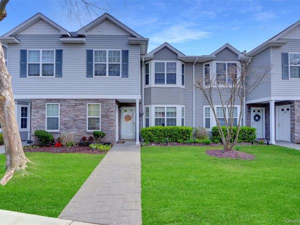 219 Medea Way , Central Islip, NY 11722