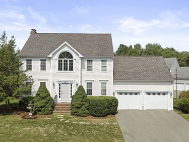 14 Orchard Ln, Abington, MA 02351
