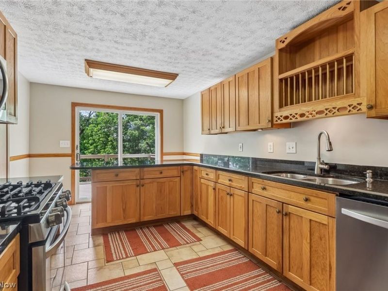 955 E Schaaf Road, Brooklyn Heights, OH 44131 Photo 12