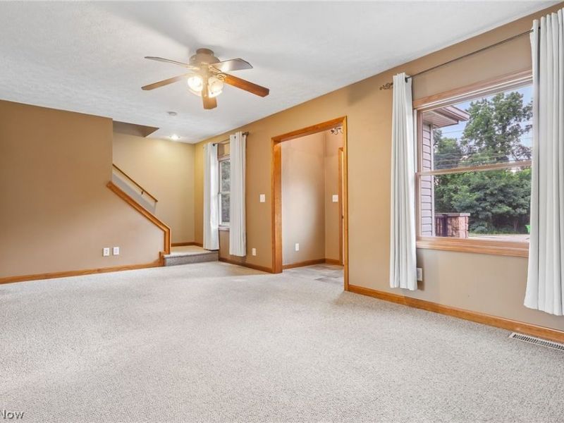 955 E Schaaf Road, Brooklyn Heights, OH 44131 Photo 5