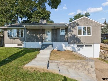 1010 Parkway Drive, Bellevue, NE 68005