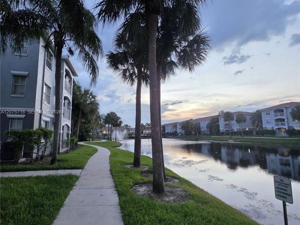 9615 NW 1st Ct , Unit 10-301, Pembroke Pines, FL 33024