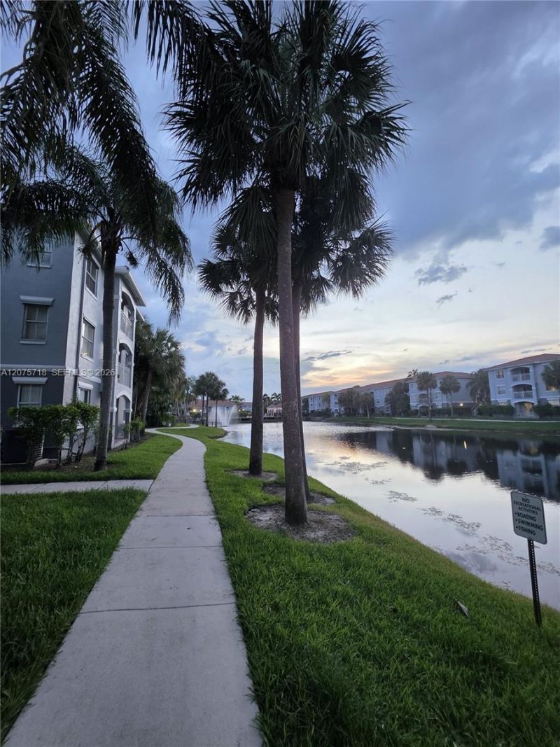 9615 NW 1st Ct, Unit 10-301, Pembroke Pines, FL 33024 Main Photo