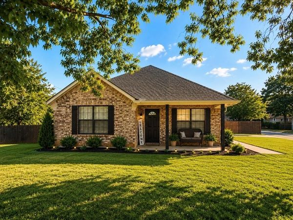 905 N Miller Street , Decatur, TX 76234