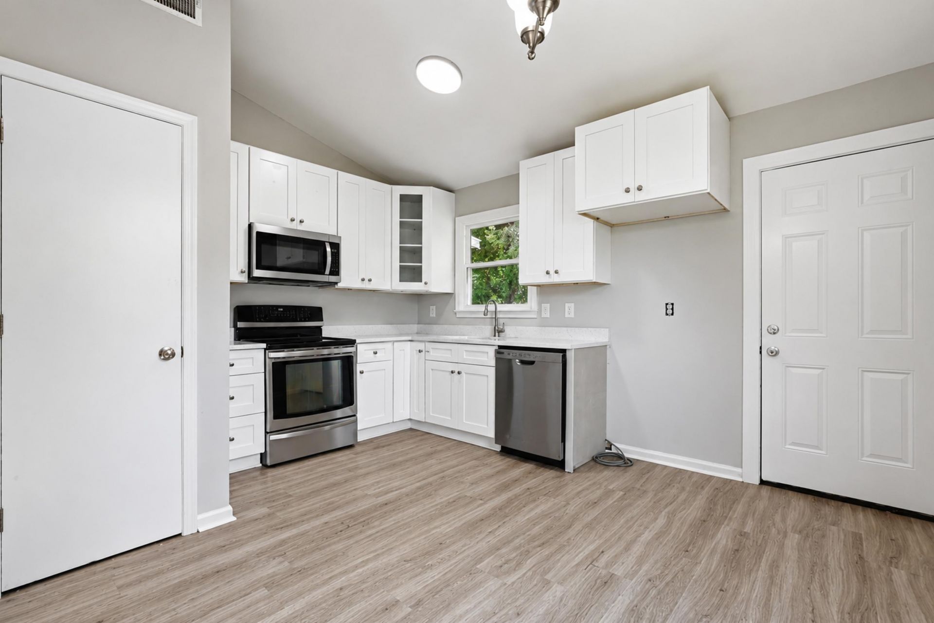 5230 Scarsdale Avenue Photo 10