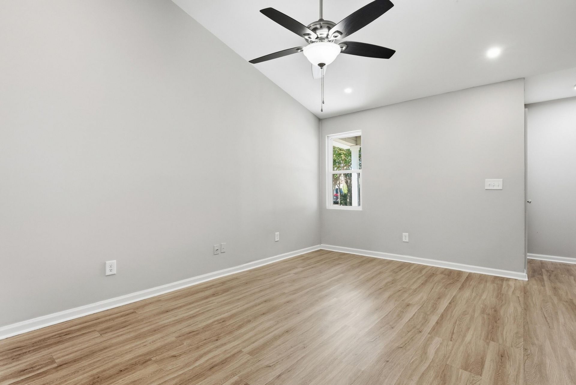 5230 Scarsdale Avenue Photo 6