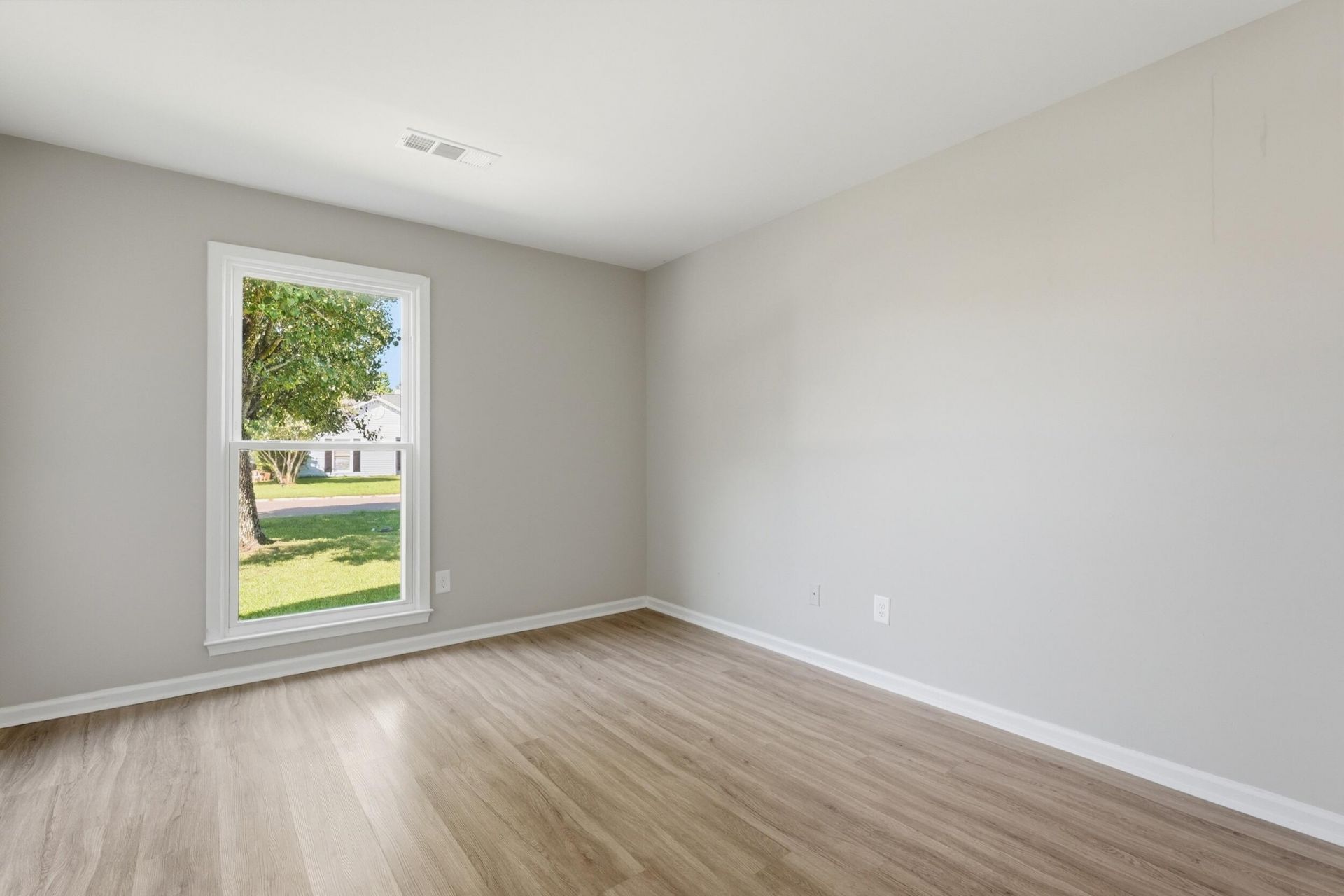 5230 Scarsdale Avenue Photo 8