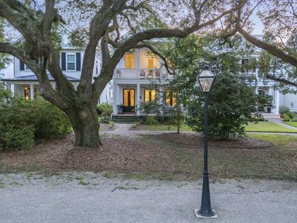 1056 Avenue Of Oaks Charleston, SC 29407