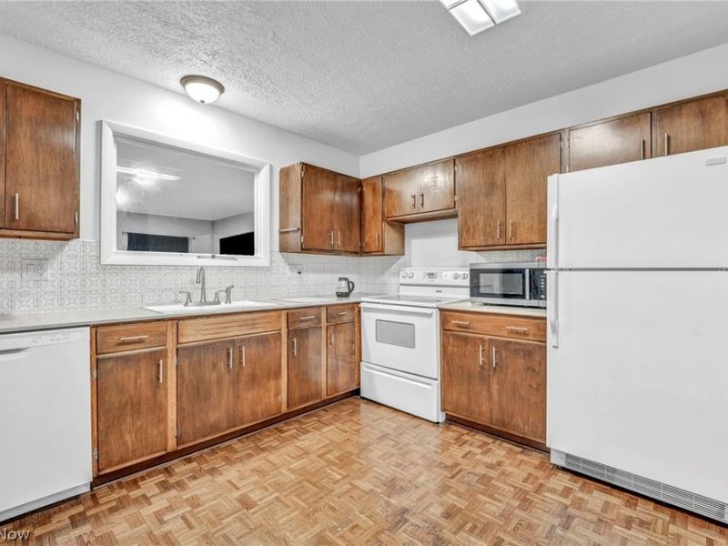 567 Eric Drive, Tallmadge, OH 44278 Photo 5