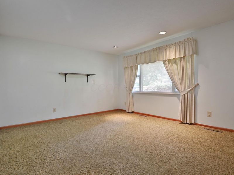 6829 Mcvey Boulevard W, Columbus, OH 43235 Photo 7