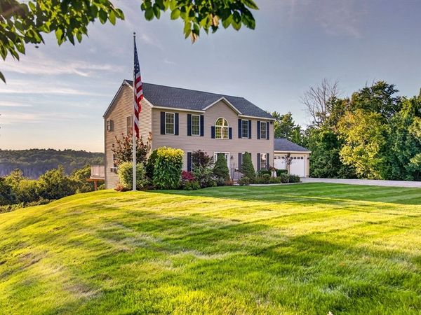 36 Mcintyre Rd, Oxford, MA 01537