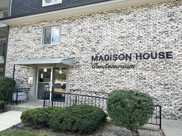 237 Madison STREET, Unit 55, Waukesha, WI 53188