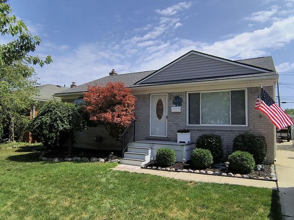 24252 Johnston Avenue, Eastpointe, MI 48021