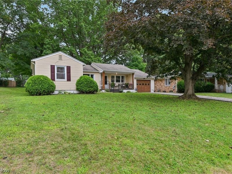 557 Hartzell Drive, Barberton, OH 44203 Photo 2