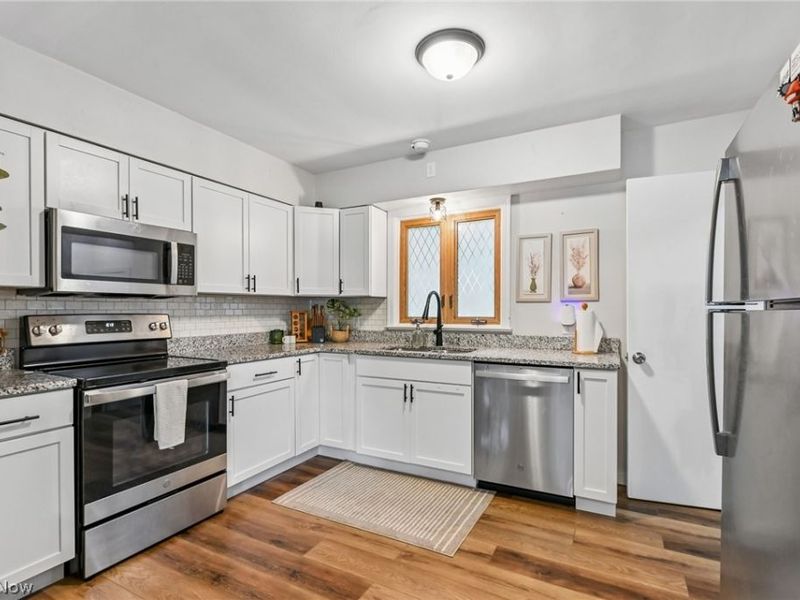 557 Hartzell Drive, Barberton, OH 44203 Photo 6