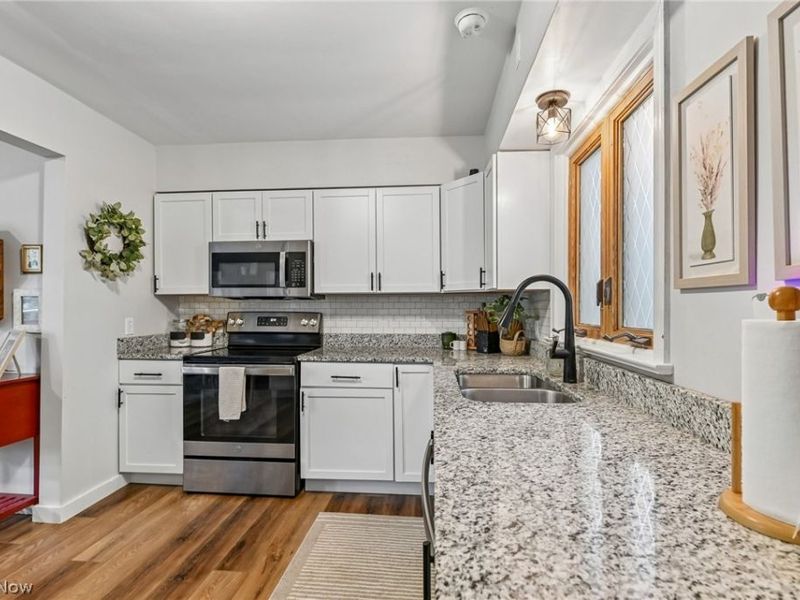 557 Hartzell Drive, Barberton, OH 44203 Photo 7