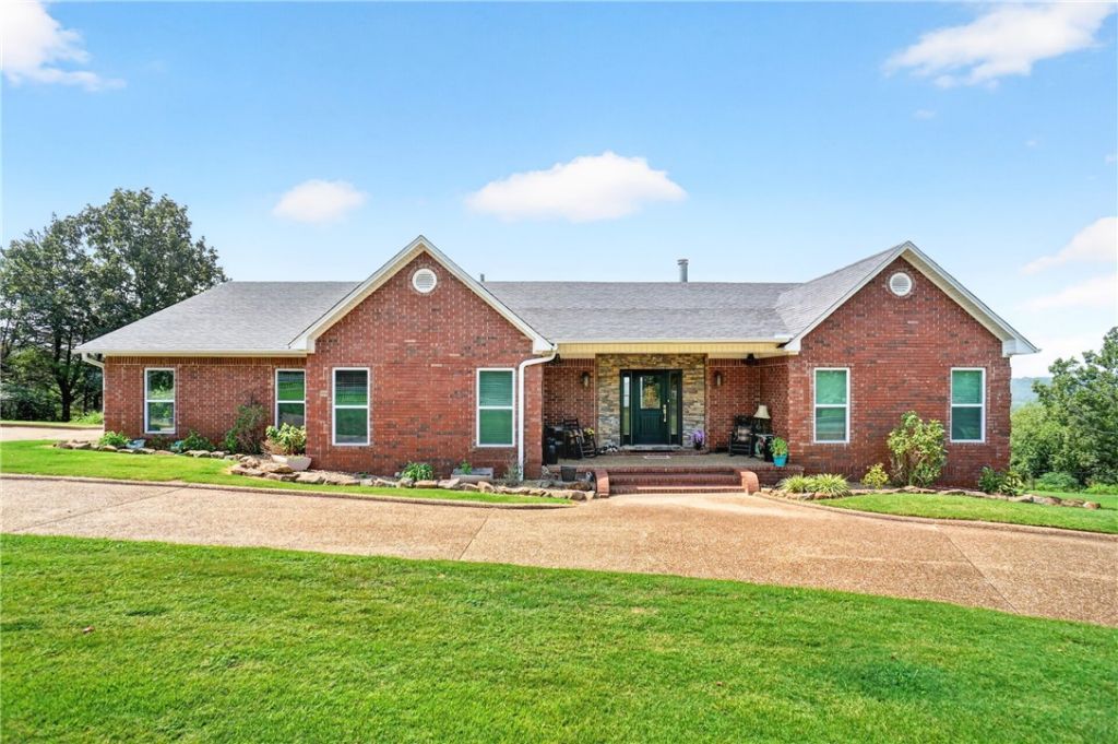 3268 Crow Mountain Road, Russellville, AR 72802 Main Photo