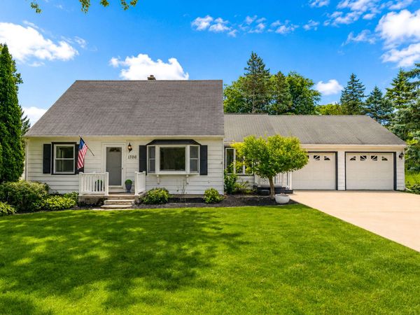 1300 Garvens Ave, Brookfield, WI 53005