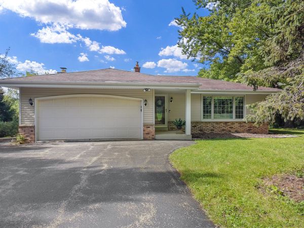 S25W27059 Winnebago Way, Waukesha, WI 53188