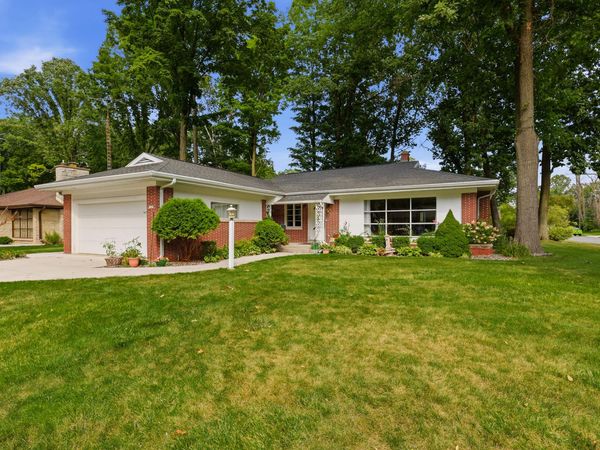1403 Gunnell Ln, Manitowoc, WI 54220