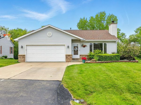 6620 High Hill Cir, Caledonia, WI 53402