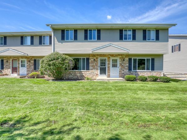 W163N11522 Windsor Ct, Germantown, WI 53022