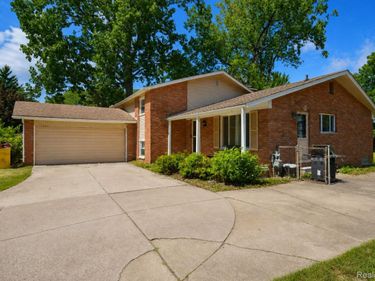 8522 Hampton , Grosse Ile Township, Mi 48138