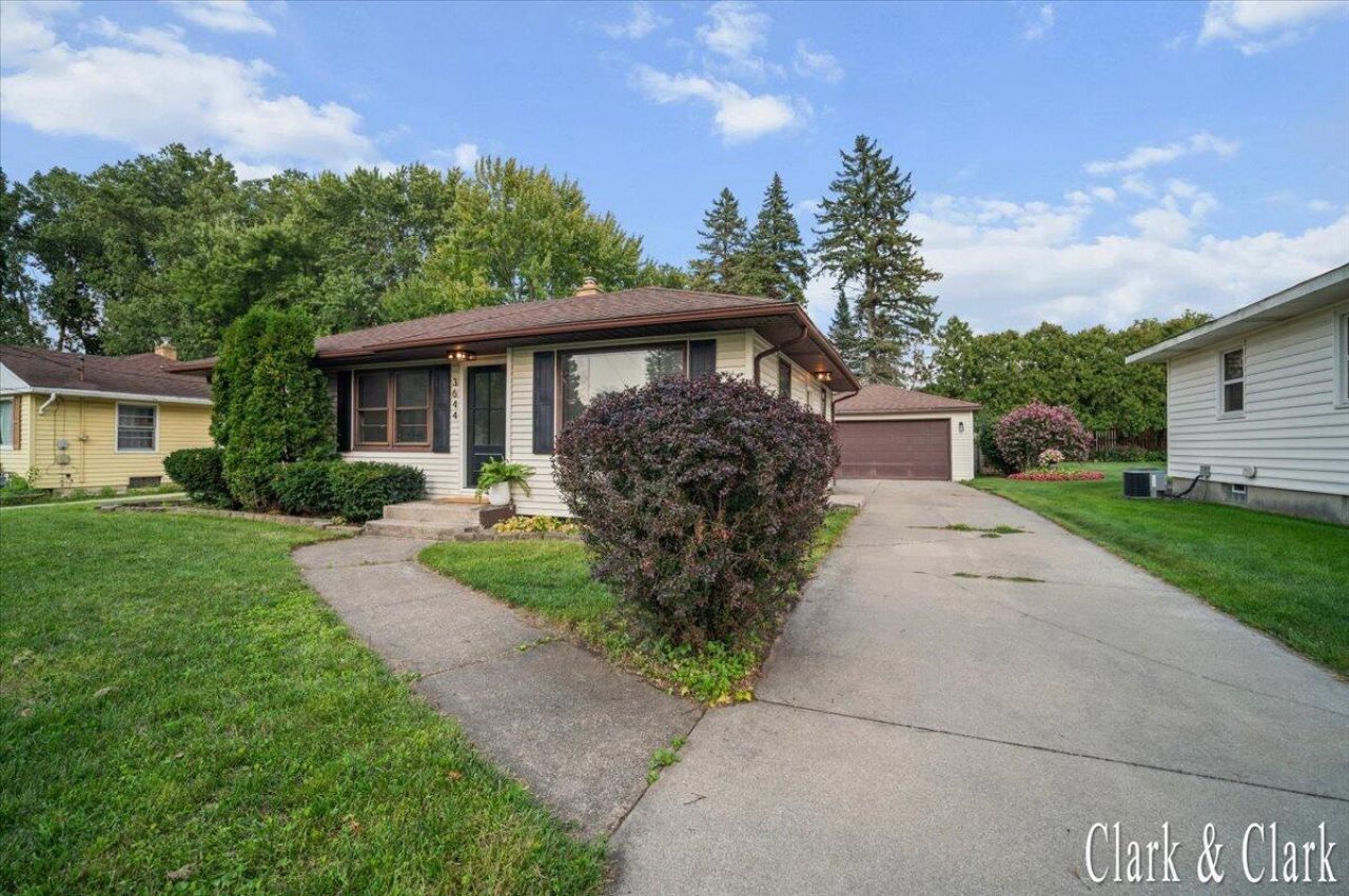 3644 Hazelwood Avenue Sw, Wyoming, MI 49519 Main Photo