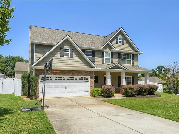 98 Village Park Drive , Newnan, GA 30265