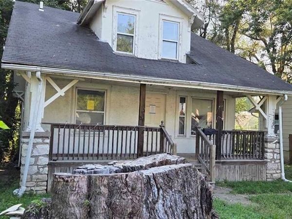 121 N ASH Avenue, Independence, MO 64053