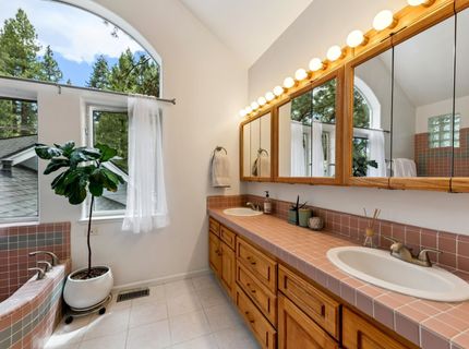 10454 Royal Crest Drive, Truckee, CA 96161 Photo