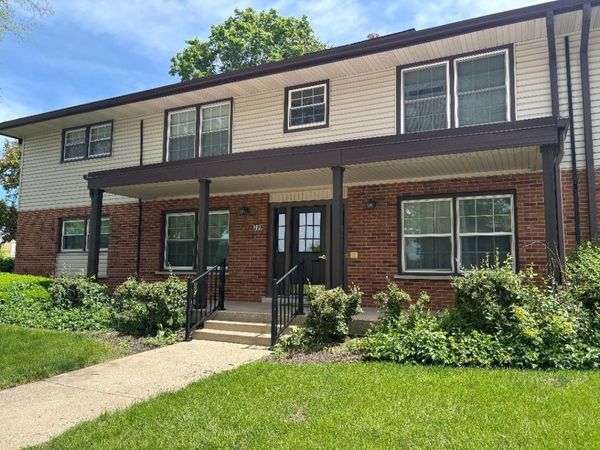 209 Washington Square , Unit D, Elk Grove Village, IL 60007