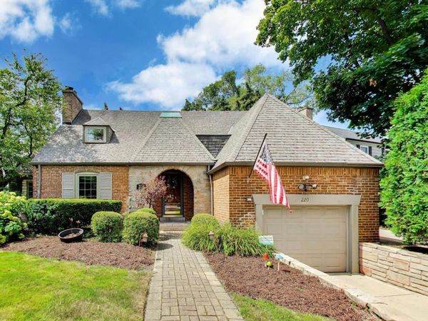 220 Northwood Road, Riverside, IL 60546