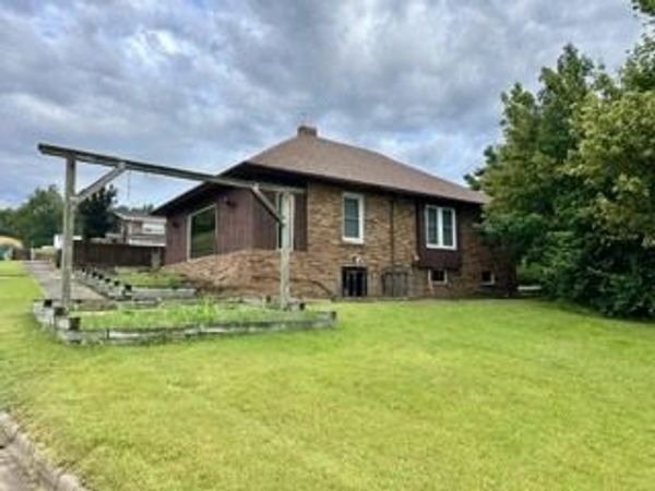 330 North Street , Murphysboro, IL 62966